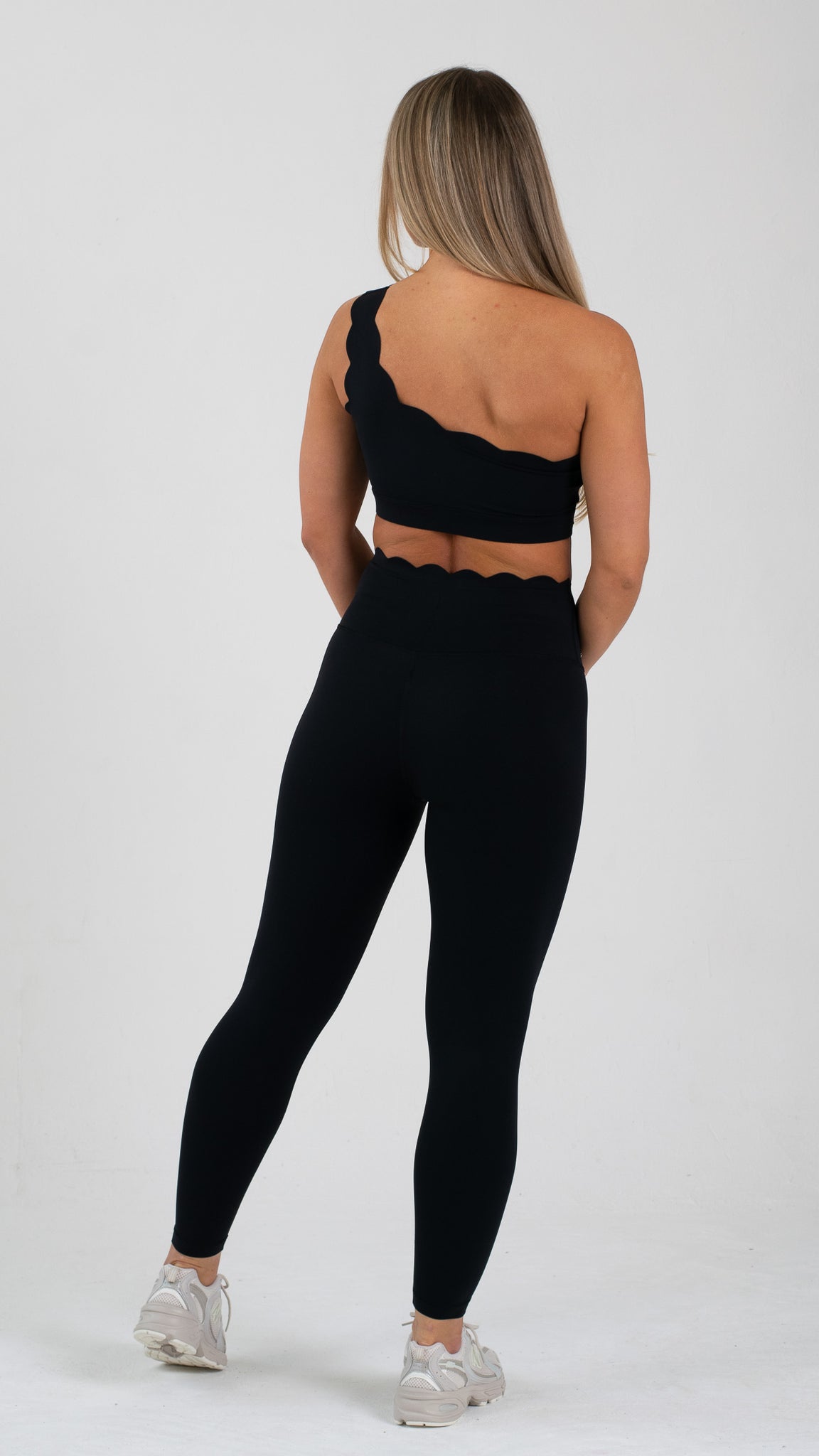 Black Scallop Edge Sports Bra